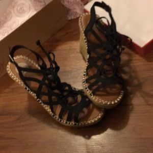 So Black womens shoes👠👠❗️❗️